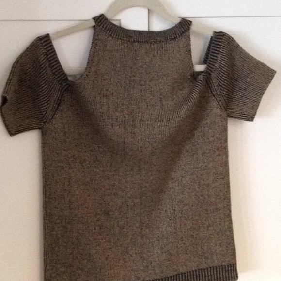 Splendid cold shoulder short sleeve sweater - Picture 4 of 4